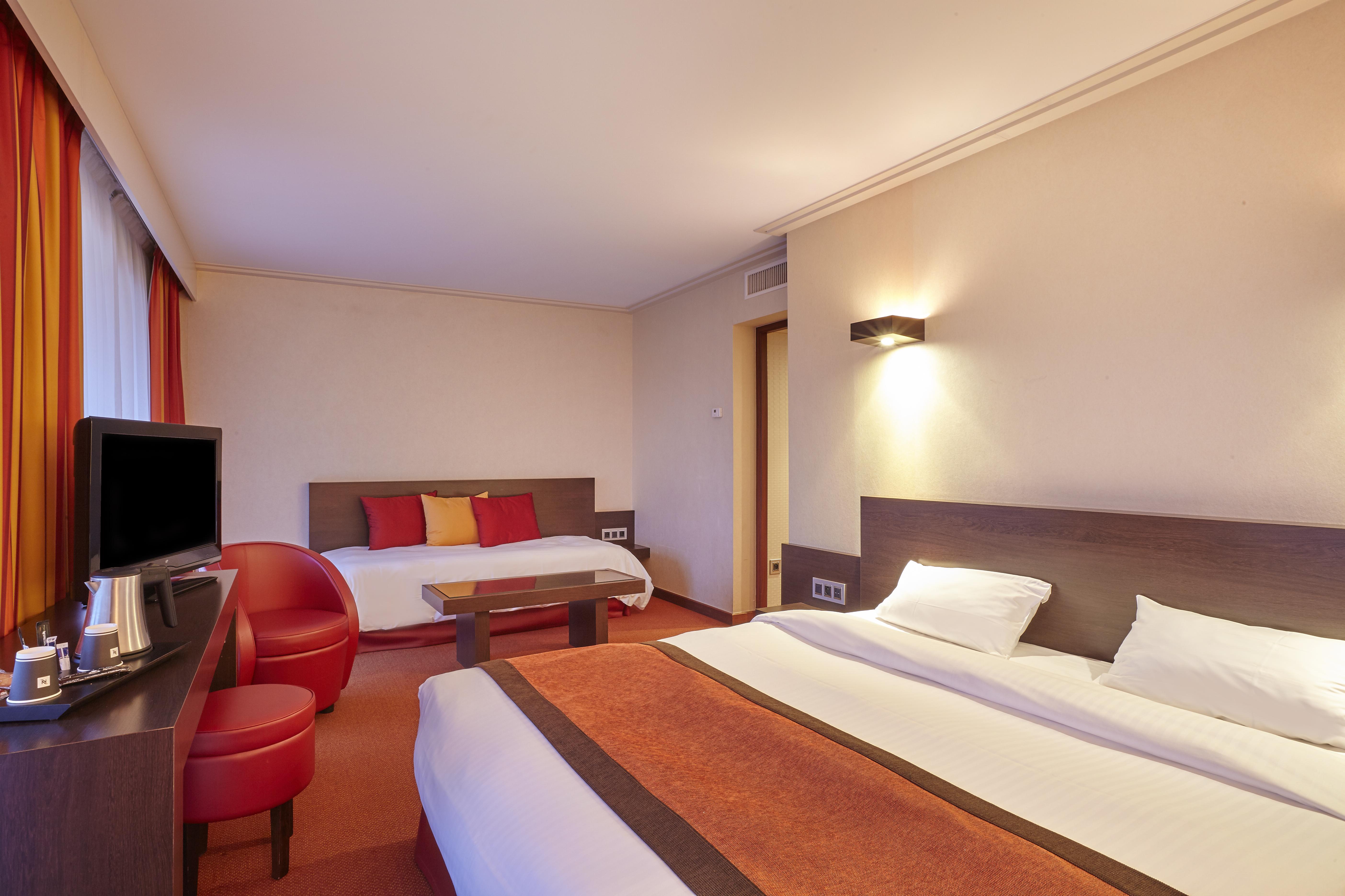 Hotel Spa Du Beryl Bagnoles de l'Orne Normandie Bagian luar foto