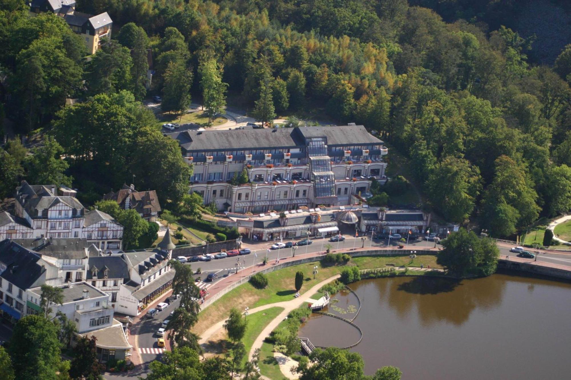 Hotel Spa Du Beryl Bagnoles de l'Orne Normandie Bagian luar foto