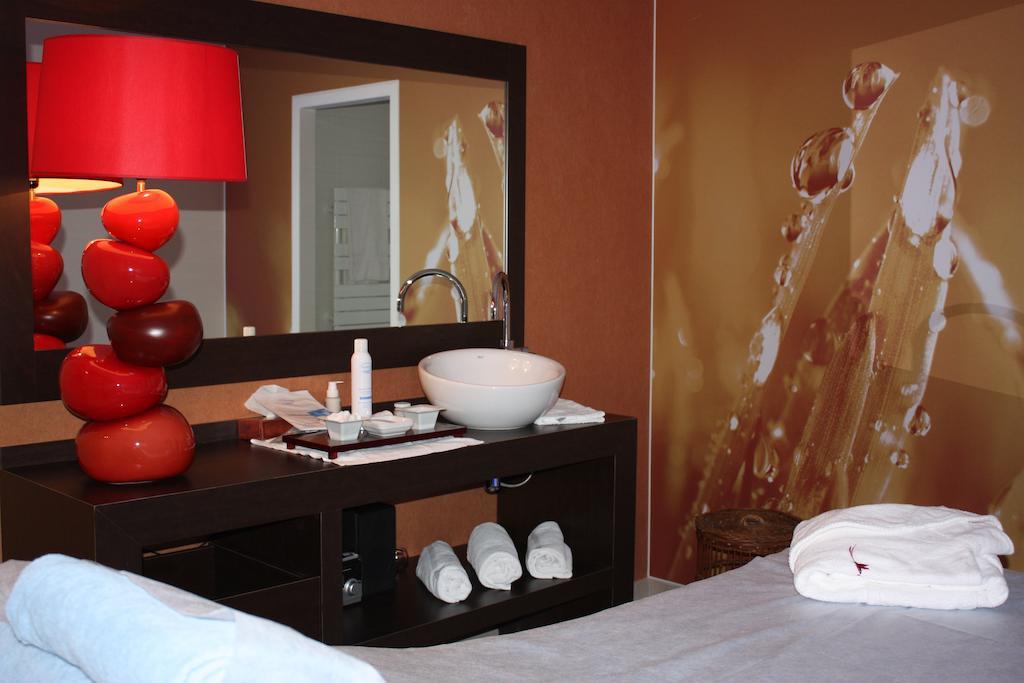 Hotel Spa Du Beryl Bagnoles de l'Orne Normandie Bagian luar foto